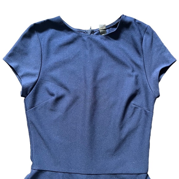 DESIGN LAB/LORD & TAYLOR NAVY BLUE SHORT SLEEVE FITTED MINI DRESS W/ RUFFLE HEM - Picture 3 of 6